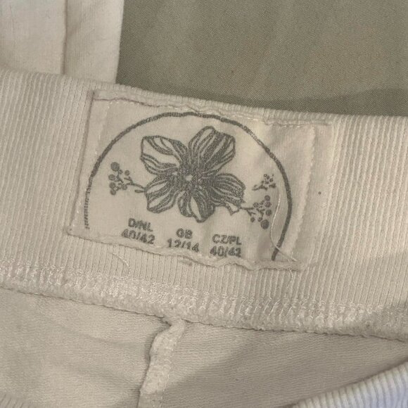 Y2K VINTAGE HAWAIIAN WHITE CAPRI SWEATPANTS - Picture 3 of 5